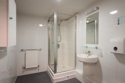 A shared bathroom in Langwith College. Example room layout. Actual layout may vary. 